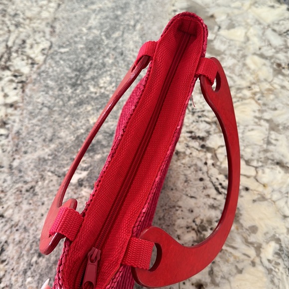Red purse - Picture 2 of 3